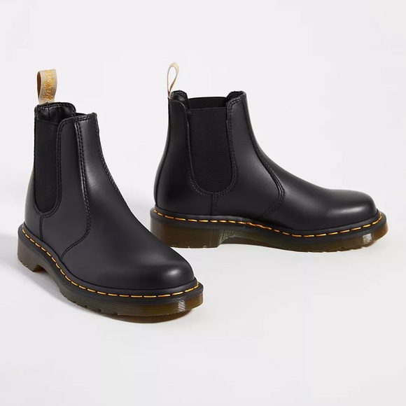 NWT Dr. Martens 2976 Chelsea Vegan Boots - Picture 1 of 8